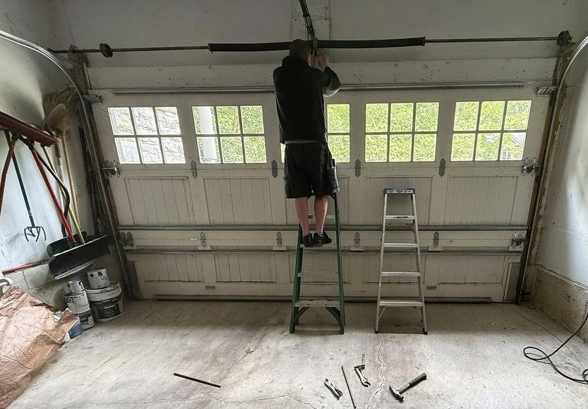 Ceiling-mounted belt-drive garage door opener